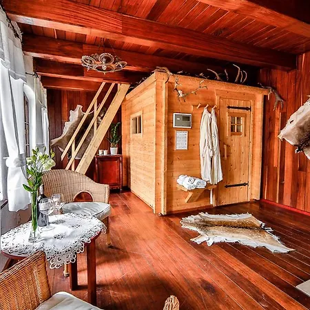 Zameczek Mysliwski Darz Bor Bed & Breakfast *